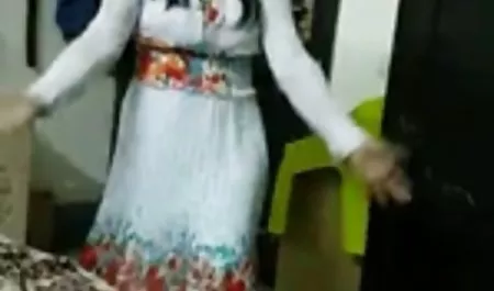 جوان تصمیم سکس با خاله و عمه گرفت به نوشیدن شراب کمی و آن را