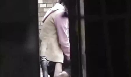 خواب است و نه در عجله در باسن خاله اوایل صبح, گی اودمورتی